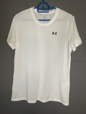 Under Armour Women's Small S White Short Sleeve HeatGear Loose Fit Sport T-Shirt